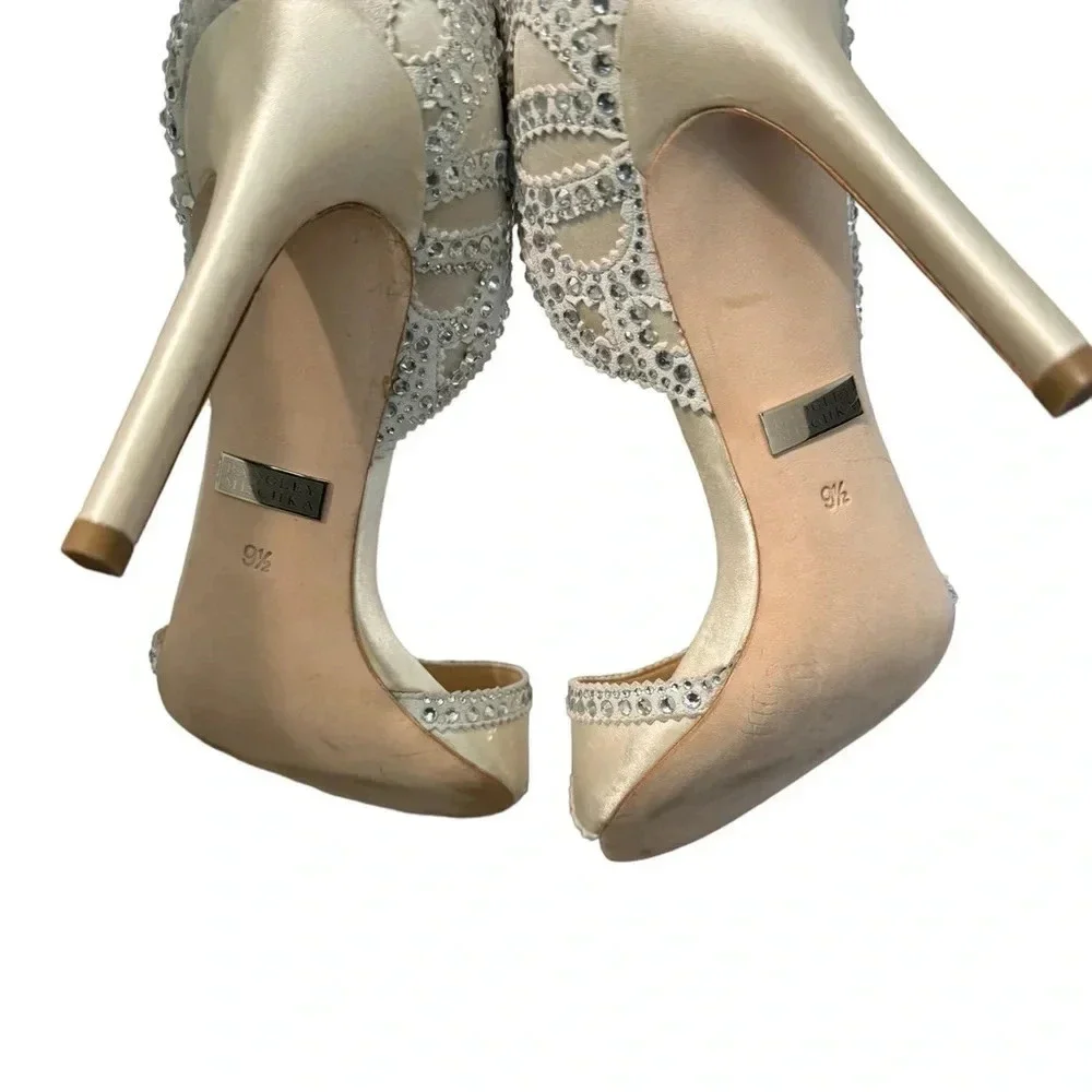 💎 Badgley Mischka ‘Roxy’ Bridal Sandals Crystal Embellished Cream Heels 9.5 👰‍♀️
